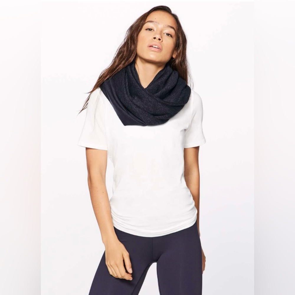 Lululemon Flow and Go Scarf